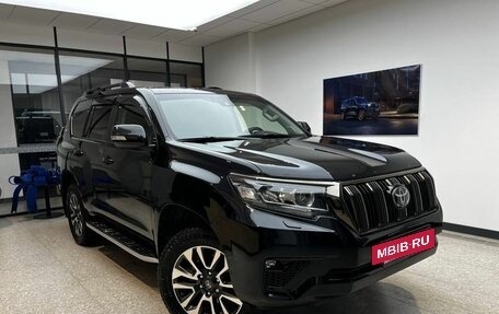 Toyota Land Cruiser Prado 150 рестайлинг 2, 2022 год, 7 300 000 рублей, 4 фотография