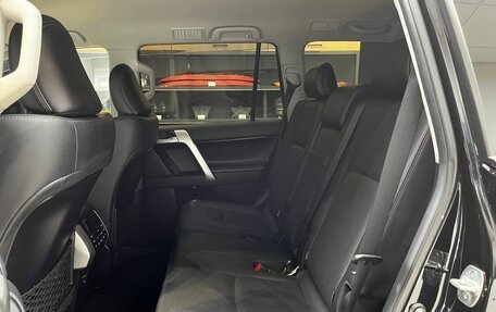 Toyota Land Cruiser Prado 150 рестайлинг 2, 2022 год, 7 300 000 рублей, 18 фотография