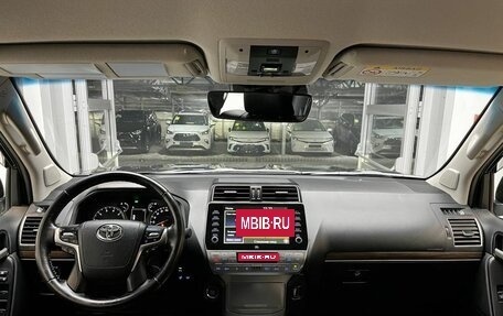 Toyota Land Cruiser Prado 150 рестайлинг 2, 2022 год, 7 300 000 рублей, 13 фотография