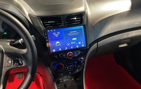 Hyundai Solaris II рестайлинг, 2012 год, 680 000 рублей, 24 фотография