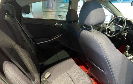 Hyundai Solaris II рестайлинг, 2012 год, 680 000 рублей, 26 фотография