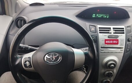 Toyota Yaris III рестайлинг, 2006 год, 640 000 рублей, 8 фотография