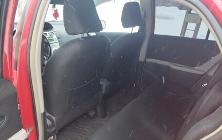 Toyota Yaris III рестайлинг, 2006 год, 640 000 рублей, 9 фотография