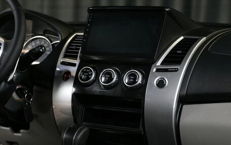 Mitsubishi Pajero Sport II рестайлинг, 2015 год, 1 899 000 рублей, 10 фотография