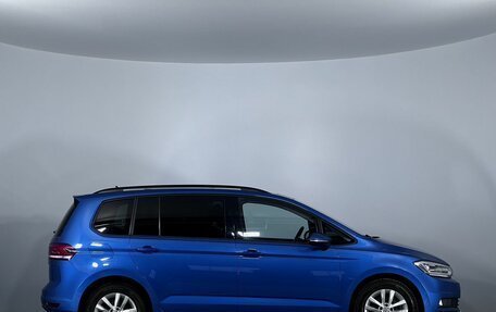 Volkswagen Touran III, 2018 год, 1 979 000 рублей, 4 фотография