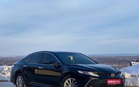 Toyota Camry, 2021 год, 2 620 000 рублей, 1 фотография