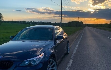 BMW 5 серия, 2004 год, 1 350 000 рублей, 1 фотография