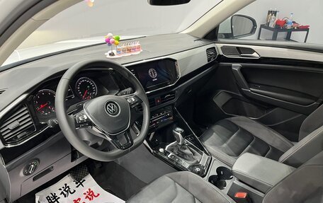 Volkswagen Touran III, 2021 год, 1 950 000 рублей, 6 фотография