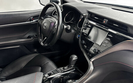 Toyota Camry, 2020 год, 3 190 000 рублей, 8 фотография