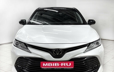 Toyota Camry, 2020 год, 3 190 000 рублей, 2 фотография