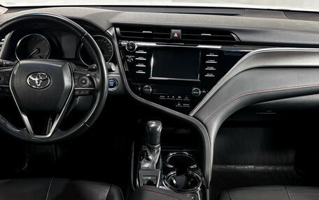 Toyota Camry, 2020 год, 3 190 000 рублей, 13 фотография