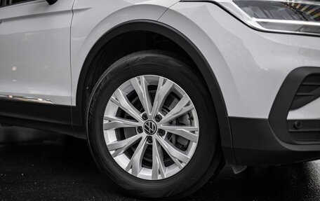 Volkswagen Tiguan II, 2021 год, 2 975 000 рублей, 17 фотография