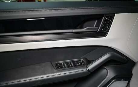 Porsche Cayenne III, 2025 год, 18 200 000 рублей, 10 фотография