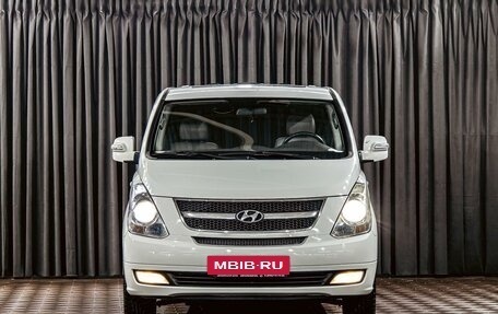 Hyundai Grand Starex Grand Starex I рестайлинг 2, 2015 год, 1 595 000 рублей, 2 фотография