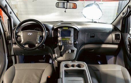 Hyundai Grand Starex Grand Starex I рестайлинг 2, 2015 год, 1 595 000 рублей, 17 фотография