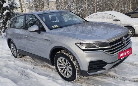 Volkswagen Touareg III, 2019 год, 3 850 000 рублей, 2 фотография