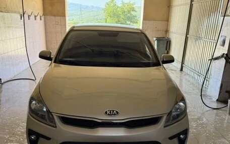 KIA Rio IV, 2018 год, 900 000 рублей, 1 фотография