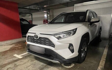 Toyota RAV4, 2020 год, 3 800 000 рублей, 5 фотография