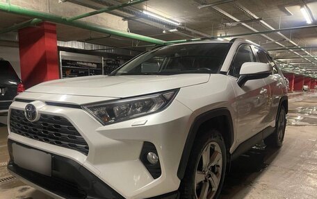 Toyota RAV4, 2020 год, 3 800 000 рублей, 3 фотография