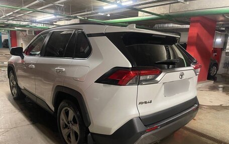 Toyota RAV4, 2020 год, 3 800 000 рублей, 4 фотография