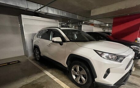 Toyota RAV4, 2020 год, 3 800 000 рублей, 6 фотография