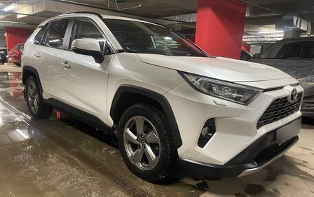 Toyota RAV4, 2020 год, 3 800 000 рублей, 7 фотография