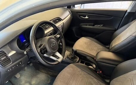 KIA Rio IV, 2018 год, 900 000 рублей, 3 фотография