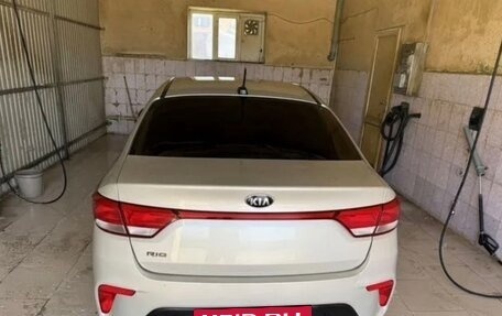 KIA Rio IV, 2018 год, 900 000 рублей, 2 фотография