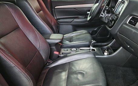 Mitsubishi Outlander III рестайлинг 3, 2013 год, 1 295 000 рублей, 13 фотография