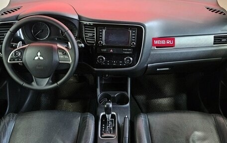 Mitsubishi Outlander III рестайлинг 3, 2013 год, 1 295 000 рублей, 9 фотография