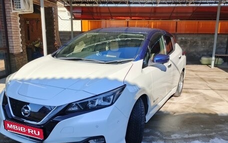 Nissan Leaf II, 2017 год, 1 600 000 рублей, 2 фотография