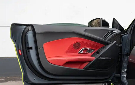 Audi R8, 2022 год, 29 917 112 рублей, 8 фотография