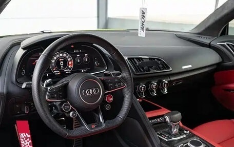 Audi R8, 2022 год, 29 917 112 рублей, 11 фотография