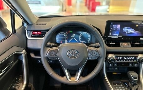 Toyota RAV4, 2025 год, 4 400 000 рублей, 24 фотография