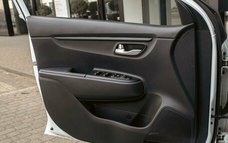 KIA Rio IV, 2022 год, 1 525 000 рублей, 12 фотография