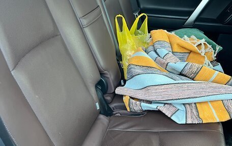 Toyota Land Cruiser Prado 150 рестайлинг 2, 2018 год, 5 600 000 рублей, 12 фотография