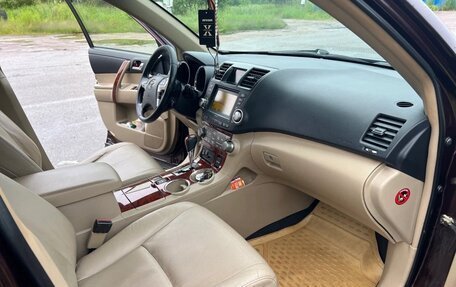 Toyota Highlander III, 2013 год, 1 350 000 рублей, 9 фотография