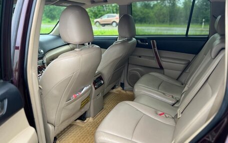 Toyota Highlander III, 2013 год, 1 350 000 рублей, 8 фотография