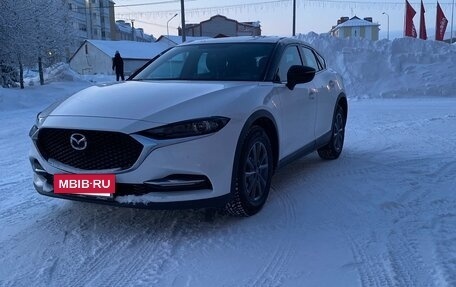 Mazda CX-4, 2023 год, 2 999 999 рублей, 3 фотография