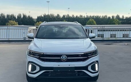 Volkswagen T-Roc I, 2024 год, 3 230 000 рублей, 2 фотография