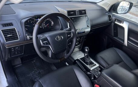 Toyota Land Cruiser Prado 150 рестайлинг 2, 2021 год, 6 990 000 рублей, 8 фотография