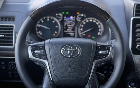Toyota Land Cruiser Prado 150 рестайлинг 2, 2021 год, 6 990 000 рублей, 12 фотография