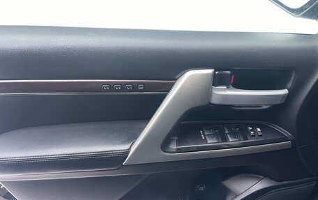 Toyota Land Cruiser 200, 2018 год, 6 200 000 рублей, 11 фотография