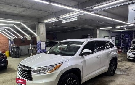 Toyota Highlander III, 2015 год, 2 830 000 рублей, 2 фотография