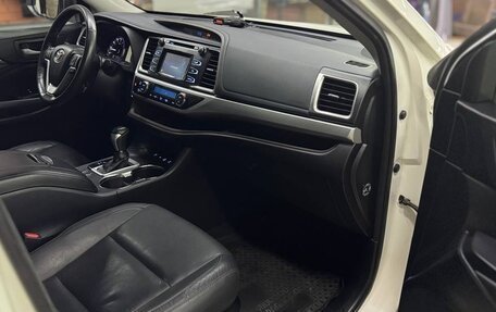 Toyota Highlander III, 2015 год, 2 830 000 рублей, 15 фотография