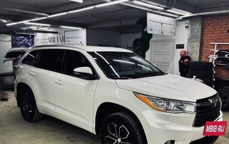 Toyota Highlander III, 2015 год, 2 830 000 рублей, 8 фотография