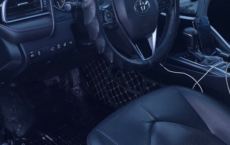 Toyota Camry, 2022 год, 3 200 000 рублей, 5 фотография