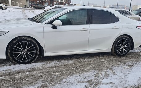 Toyota Camry, 2022 год, 3 200 000 рублей, 4 фотография