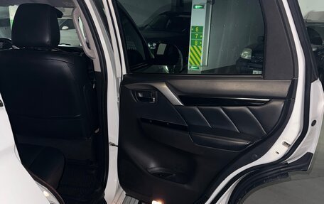 Mitsubishi Pajero Sport III рестайлинг, 2016 год, 3 300 000 рублей, 9 фотография