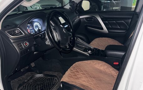 Mitsubishi Pajero Sport III рестайлинг, 2016 год, 3 300 000 рублей, 13 фотография